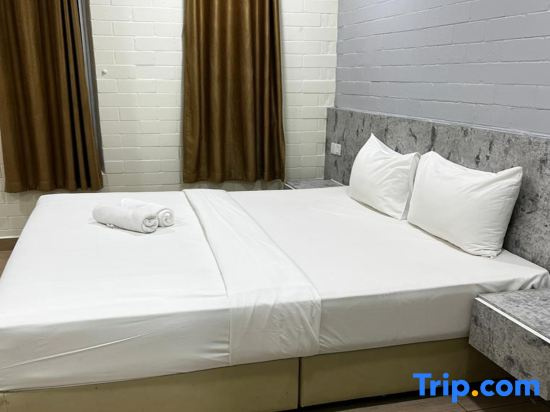 Deluxe Double room with pool view (full double bed)