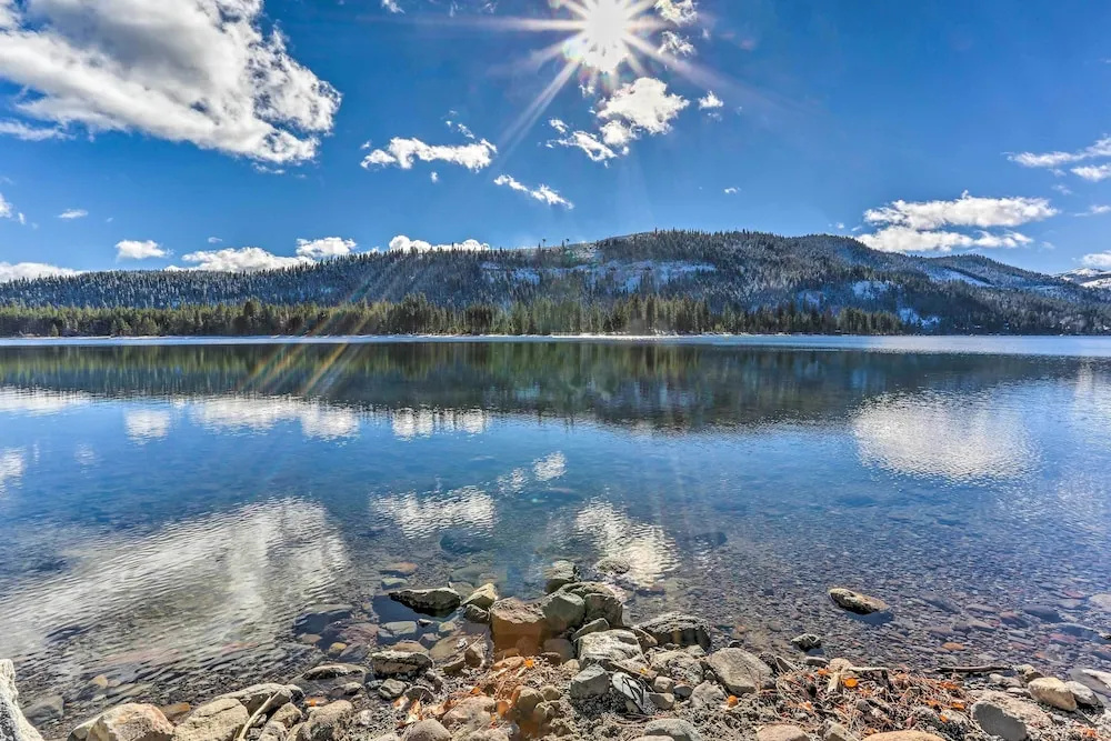 Wraparound Deck & Pool Access: Truckee Cabin