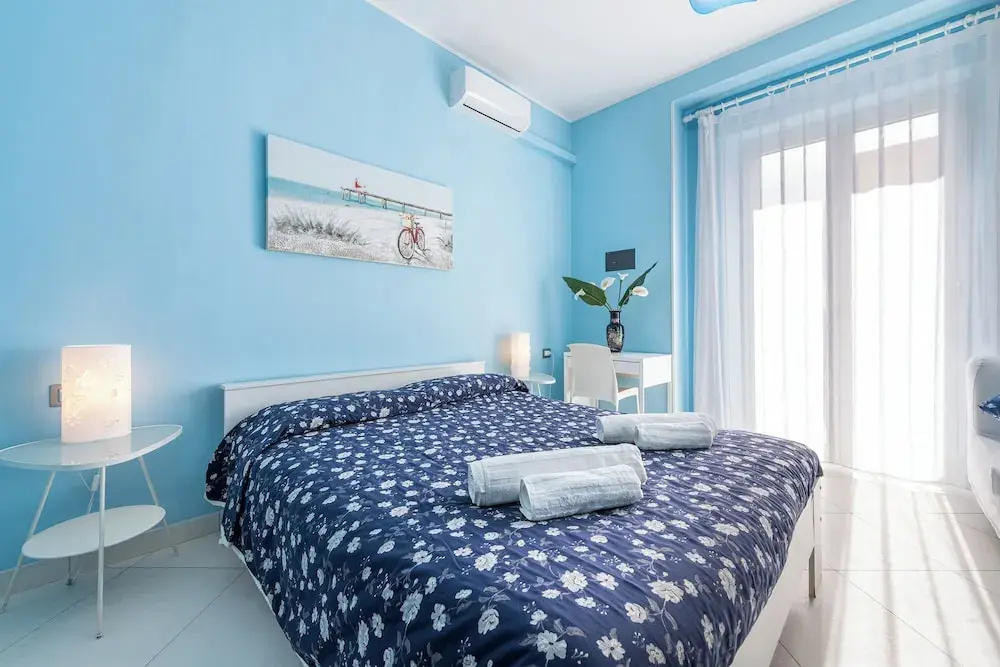 Classic room with balcony and with city view