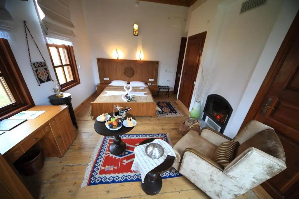 Standard Double room with garden view (full double bed)