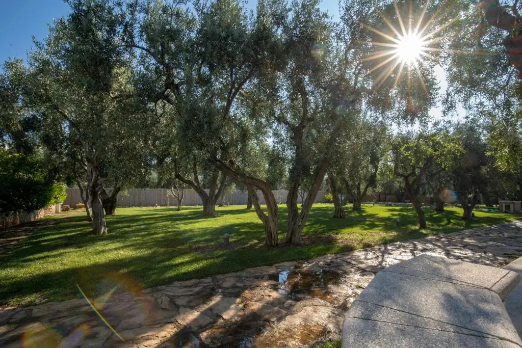 "melograno" Holiday Home With Swimming Pool and Private Beach