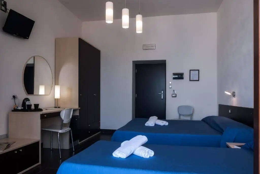 Standard Triple room with sea view