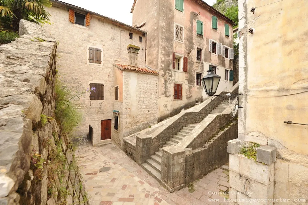 Una Apartments