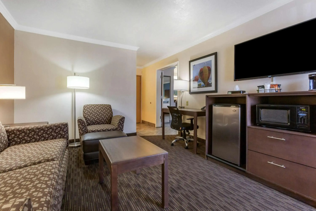 Best Western Airport Albuquerque InnSuites Hotel & Suites - фото 36