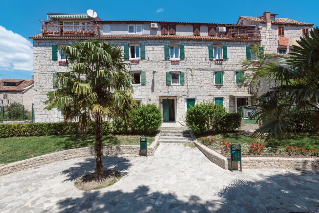 Palazzo D Apartments - One