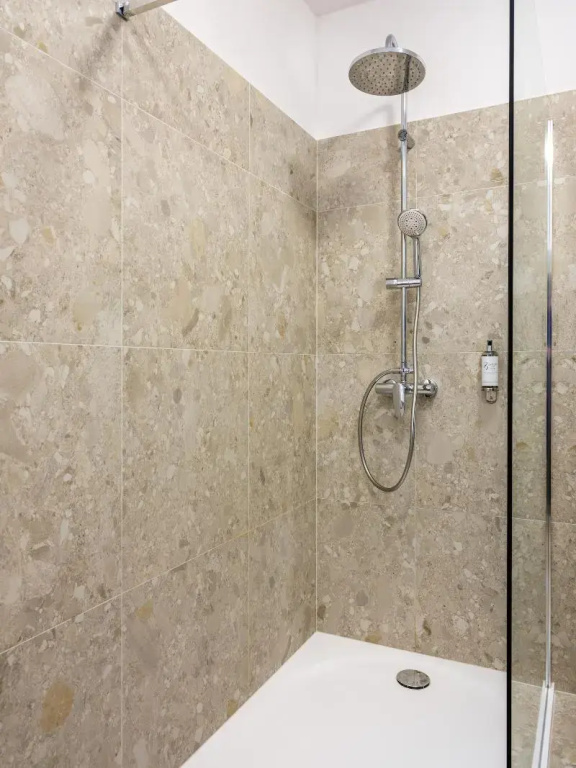 Deluxe Double room (full double bed)