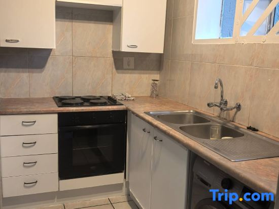 Charming 2-Bedroom Apartment in Johannesburg South