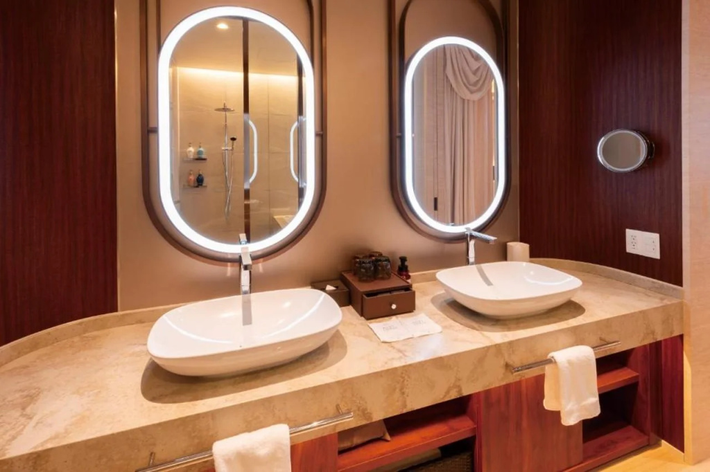 Отель Hotel Springs Makuhari Premier в Тибе