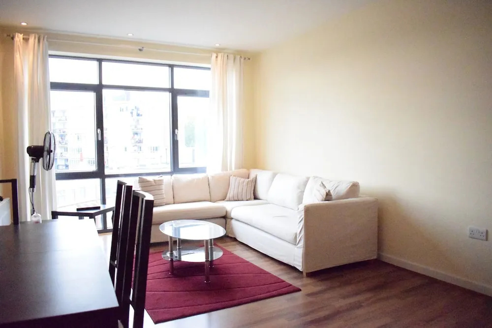 Modern 2 Bedroom Apartment in Limehouse