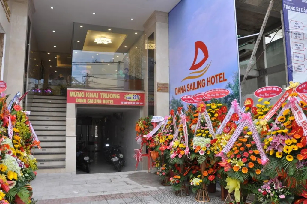Dana Sailing Hotel