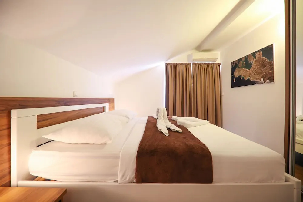 Suite with land view
