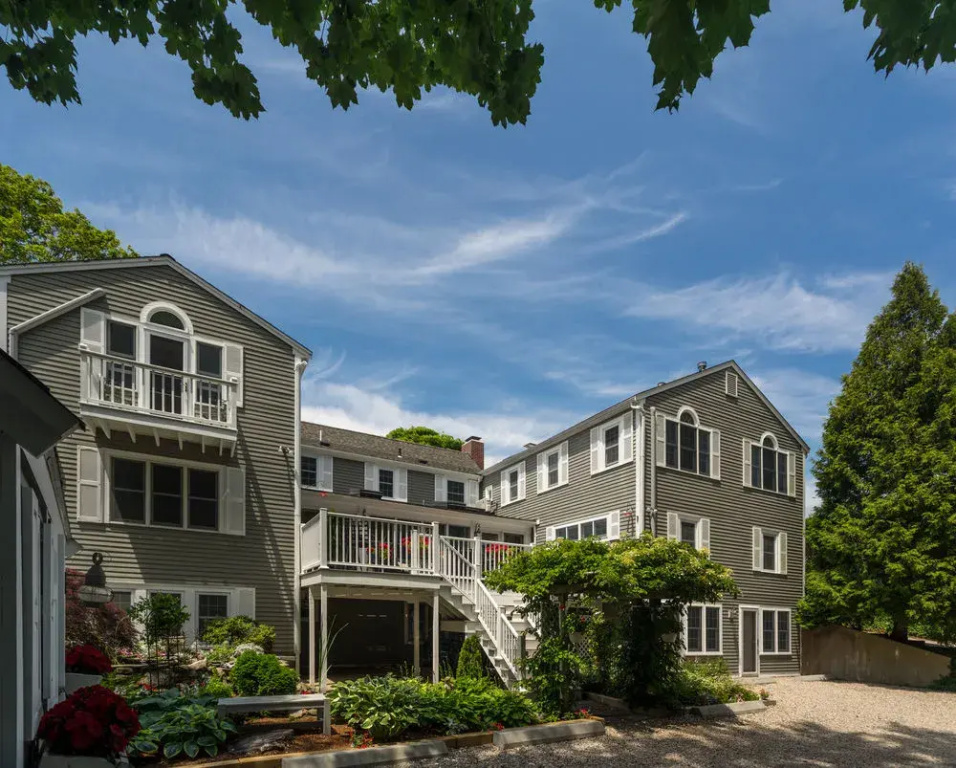 Old Harbor Inn