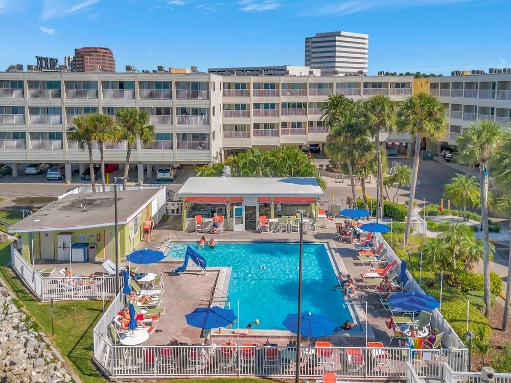 Palm Court a Bayview 2 Bed Suite Heated Pool
