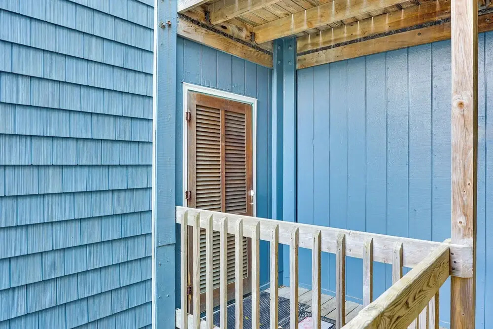 Family Beach Retreat in N Topsail: Steps to Shore!
