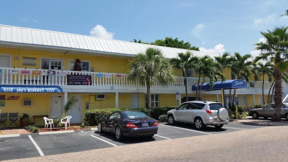 Olde Marco Inn 401
