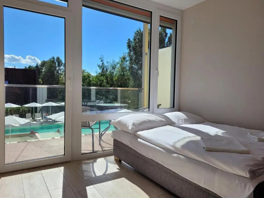 Standard Triple room with pool view