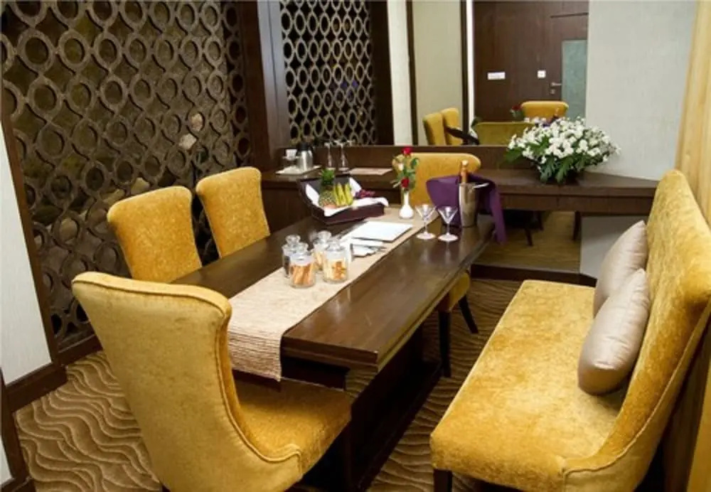 Deluxe Double Suite (full double bed)