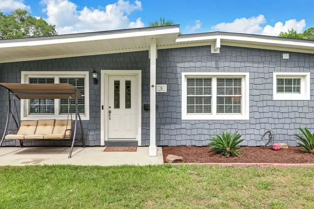 Private Pool Oasis, Walking Distance to the Beach