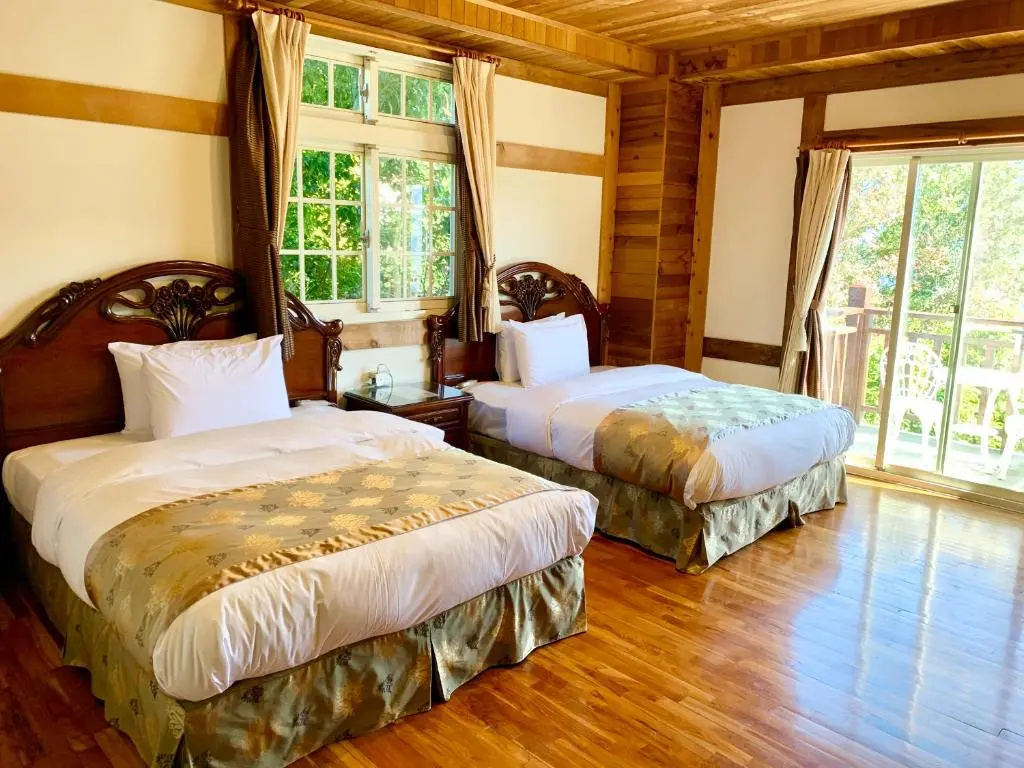 Superior Double room with mountain view (full double bed)