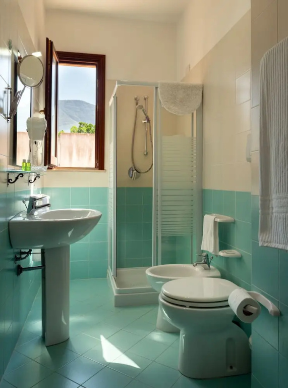 Standard Triple room with balcony