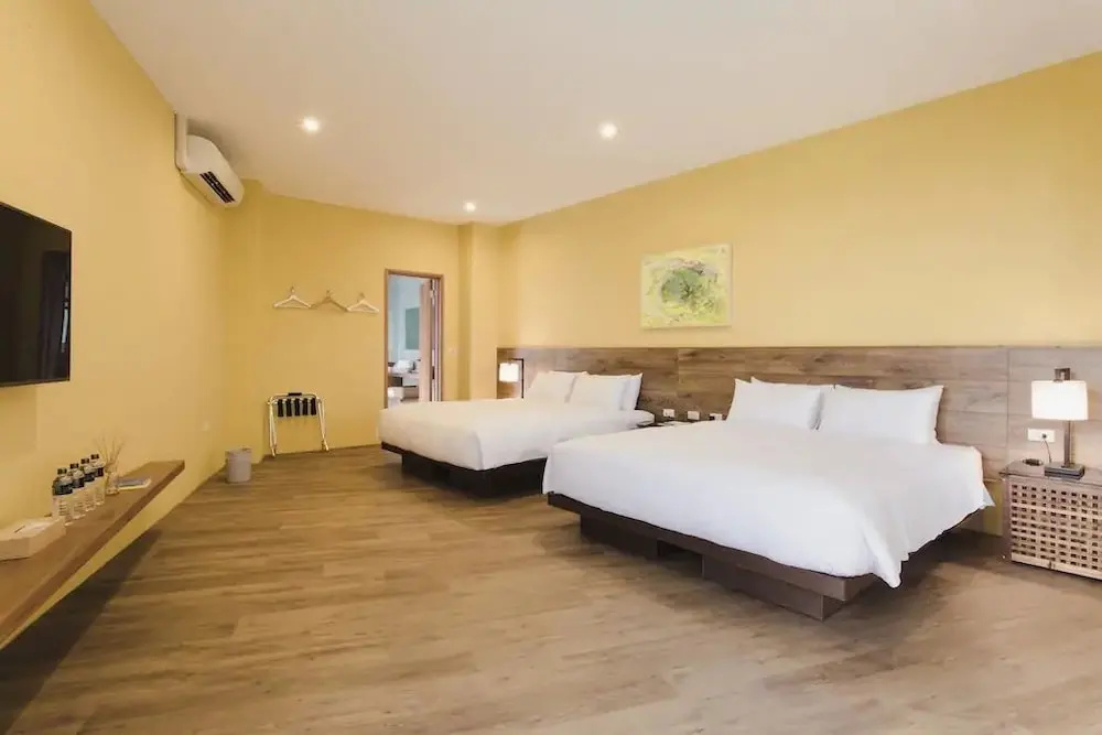 Deluxe Quadruple room with balcony
