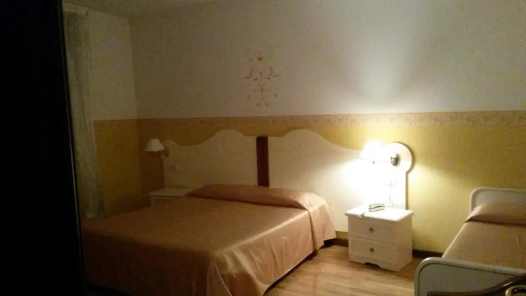 Albergo Ristorante Flora - Chambres