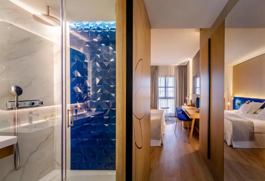 Deluxe Double room (full double bed)