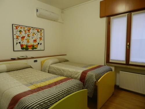 gallery_image_hidden_5