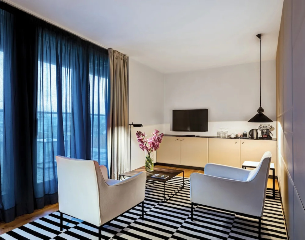 Executive Double room (full double bed)