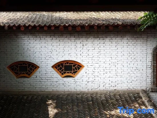 Luogong Qiuyuan Homestay (Luoyi Ancient City Lijingmen Cross Street)