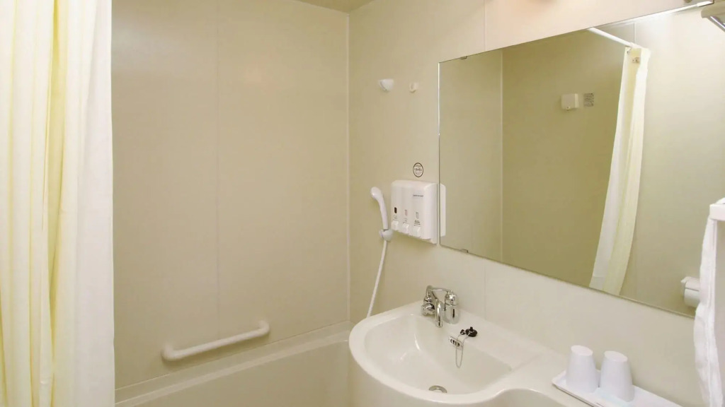 Toyoko INN Naha Asahibashi Station by null