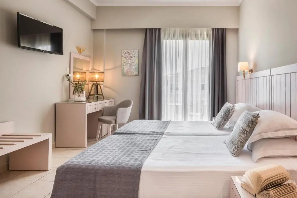 Standard Double room with balcony and with partial sea view (full double bed)