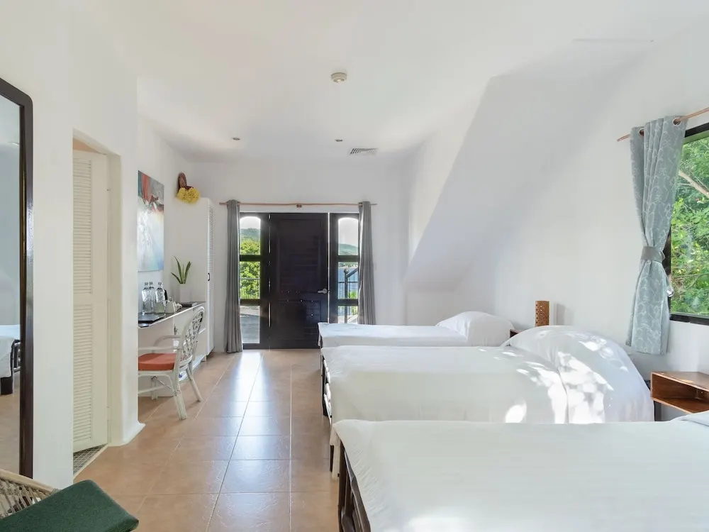 Standard room with balcony and with ocean view