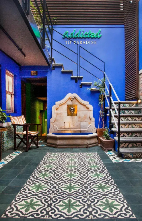 The Grey Hotel - Général