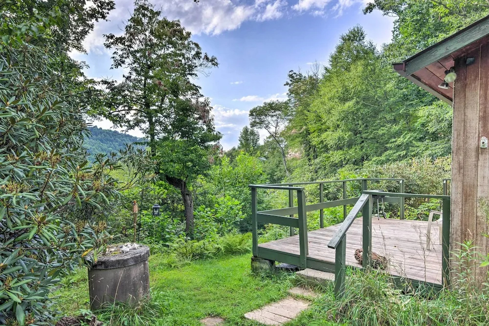 8 Acres + Hiking Trails: Little Switzerland Escape - фото 13