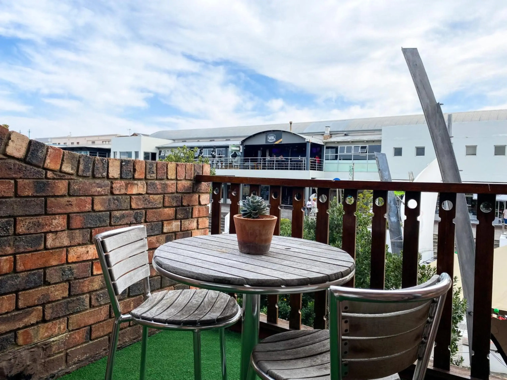 Stay On Main Plett - Contemporary 2-Bedroom Apartment