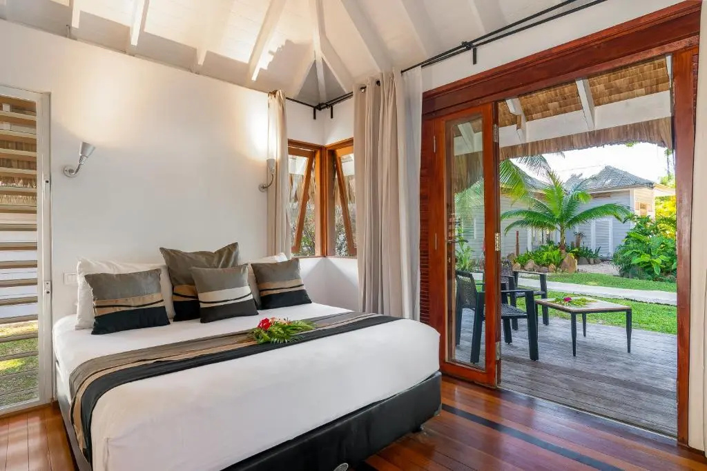 Bungalow with garden view