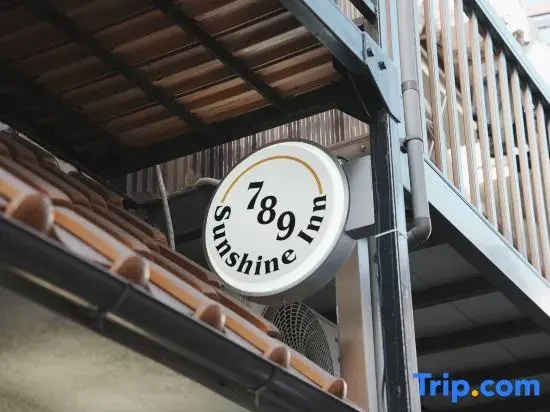 Sunshine Inn 789