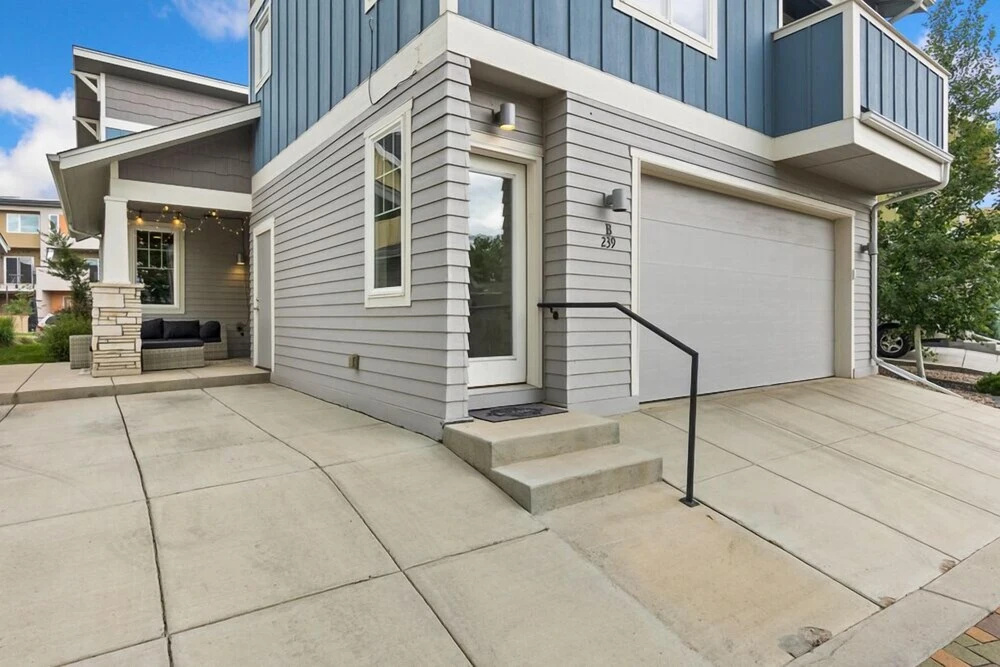 Contemporary Solar Powered Studio near Old Town!