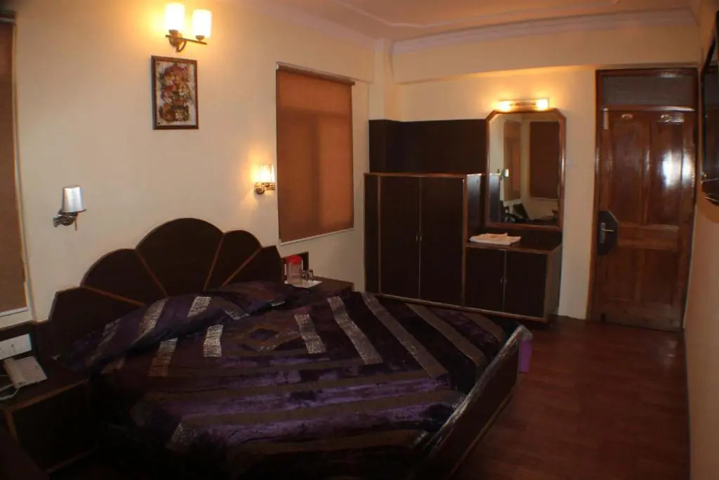 Deluxe Double room (full double bed)