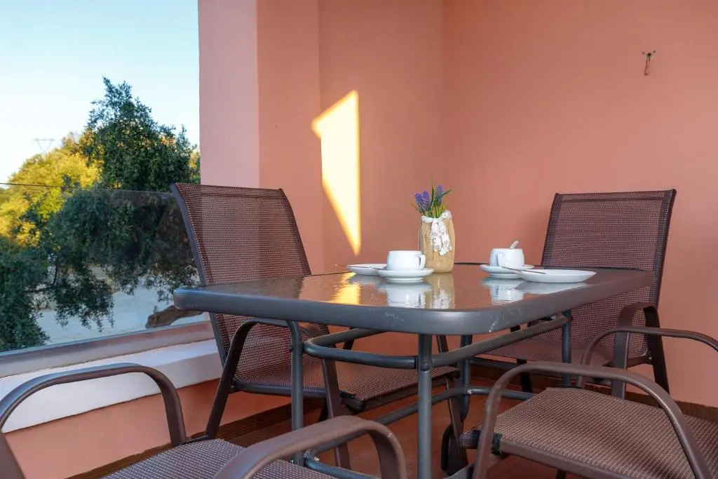 Georgioupoli Studio 2 with a pool and lake views