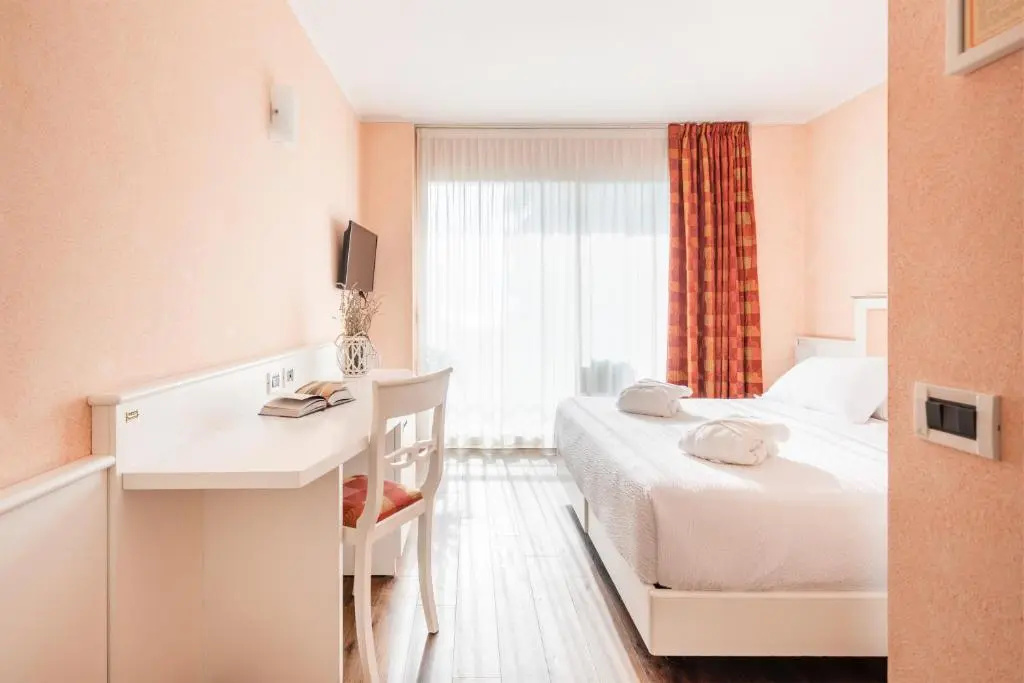 Standard Double room with garden view (full double bed)