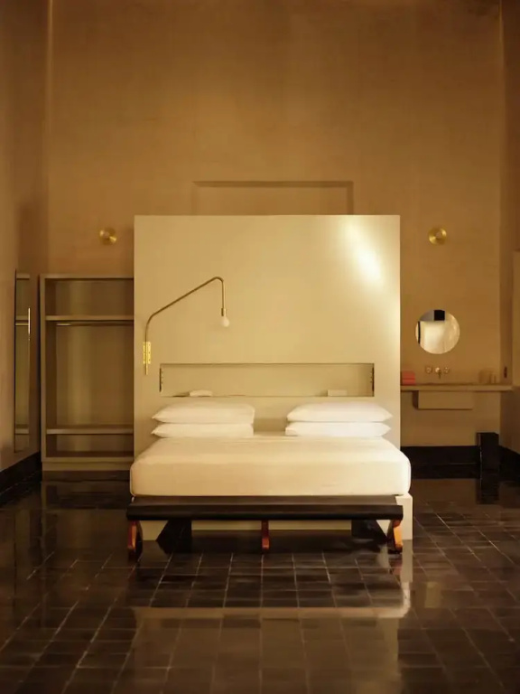 Standard room with pool view