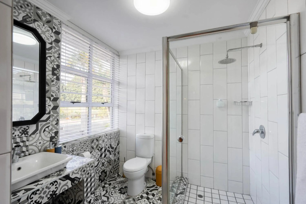 Hampton Collection - Charming 5 Sleeper Apartment with Pool - фото 9