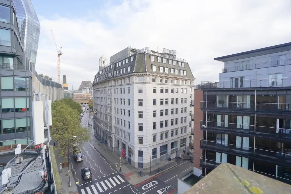 Lovely Balcony Apartment - Central London
