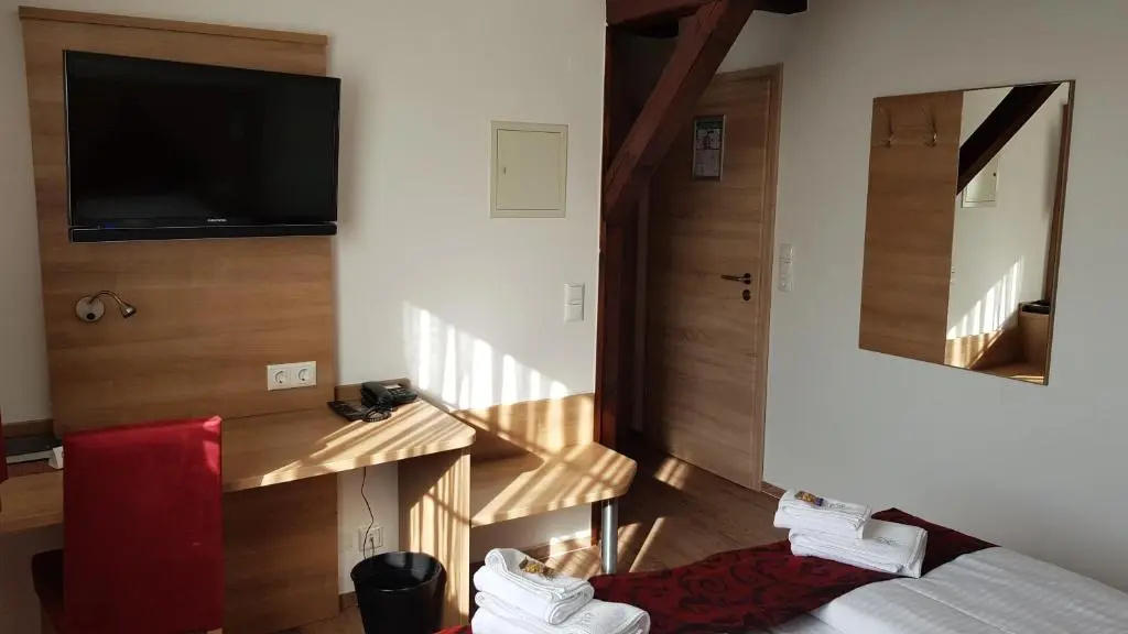 Standard Double room with river view (full double bed)