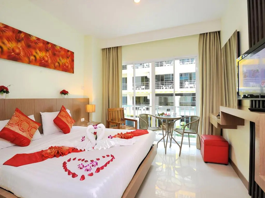 Deluxe Double room with balcony (full double bed)