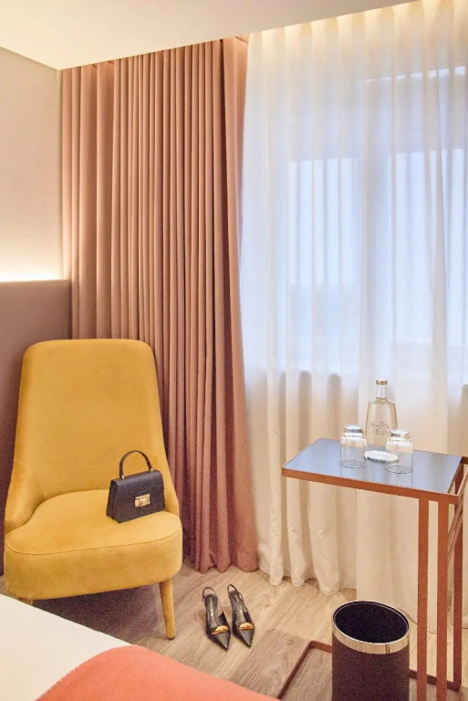Standard Double room with city view (full double bed)