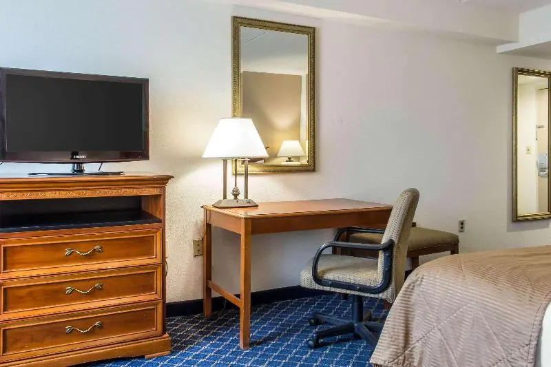 Clarion Hotel & Conference Center Ronkonkoma MacArthur Airport - Chambres