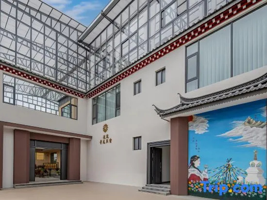 Floral Hotel · Vista Seek Oxygen-Rich View Hotel (Songzanlin Scenic Area Branch)